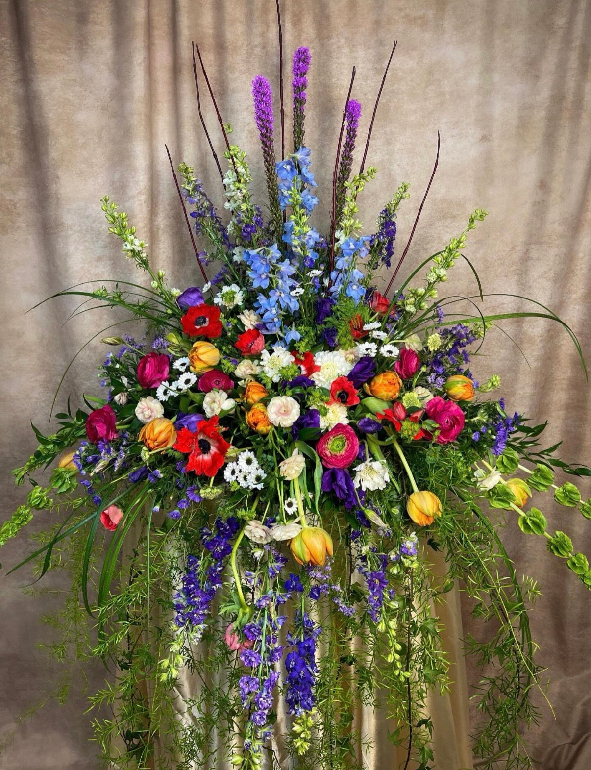 Country Recollections Pedestal Piece